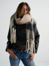 Boston Fluffy Scarf